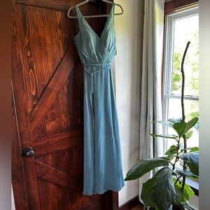 A line gown with tie at the waste